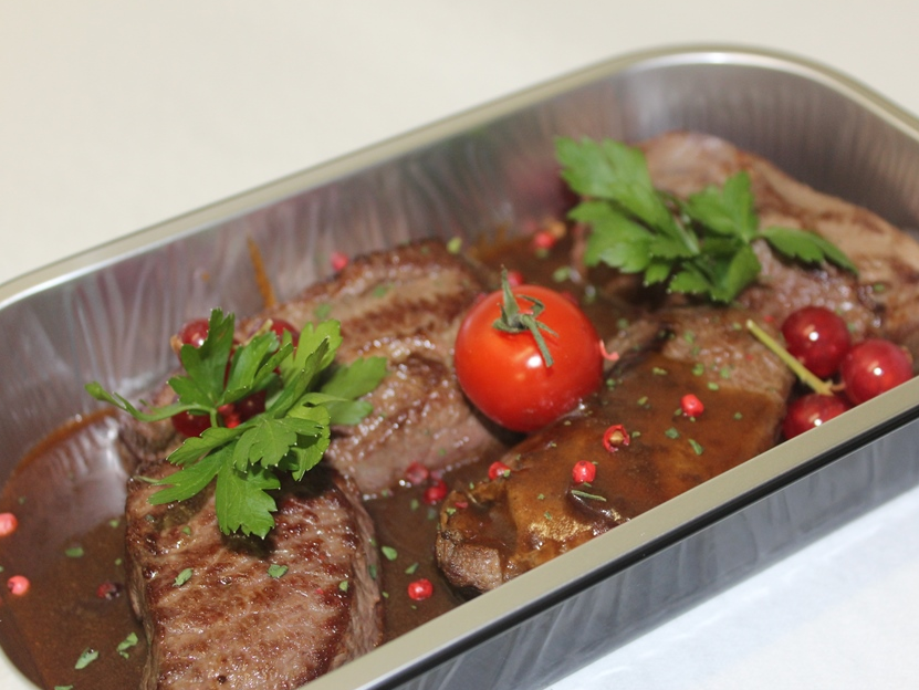 Filet van hertenkalf in een wildsausje met veenbessen en boschampignons