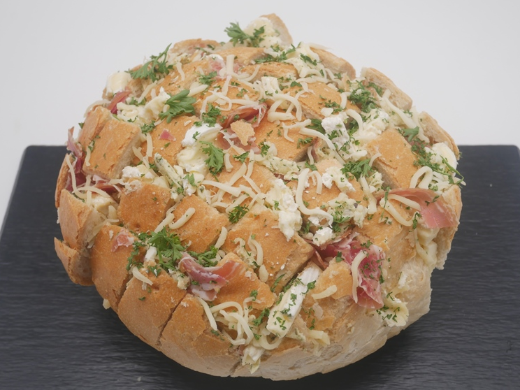 Plukbrood met gerookte ham en kaas